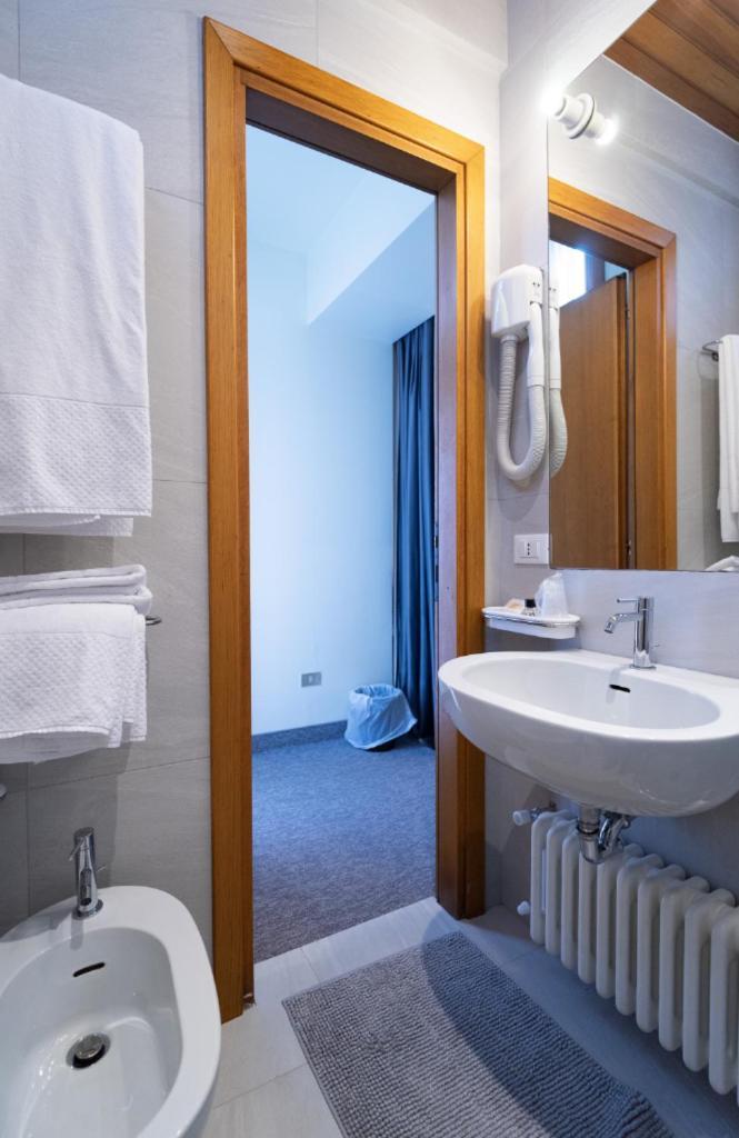 Albergo Sorriso Darfo Boario Terme ภายนอก รูปภาพ