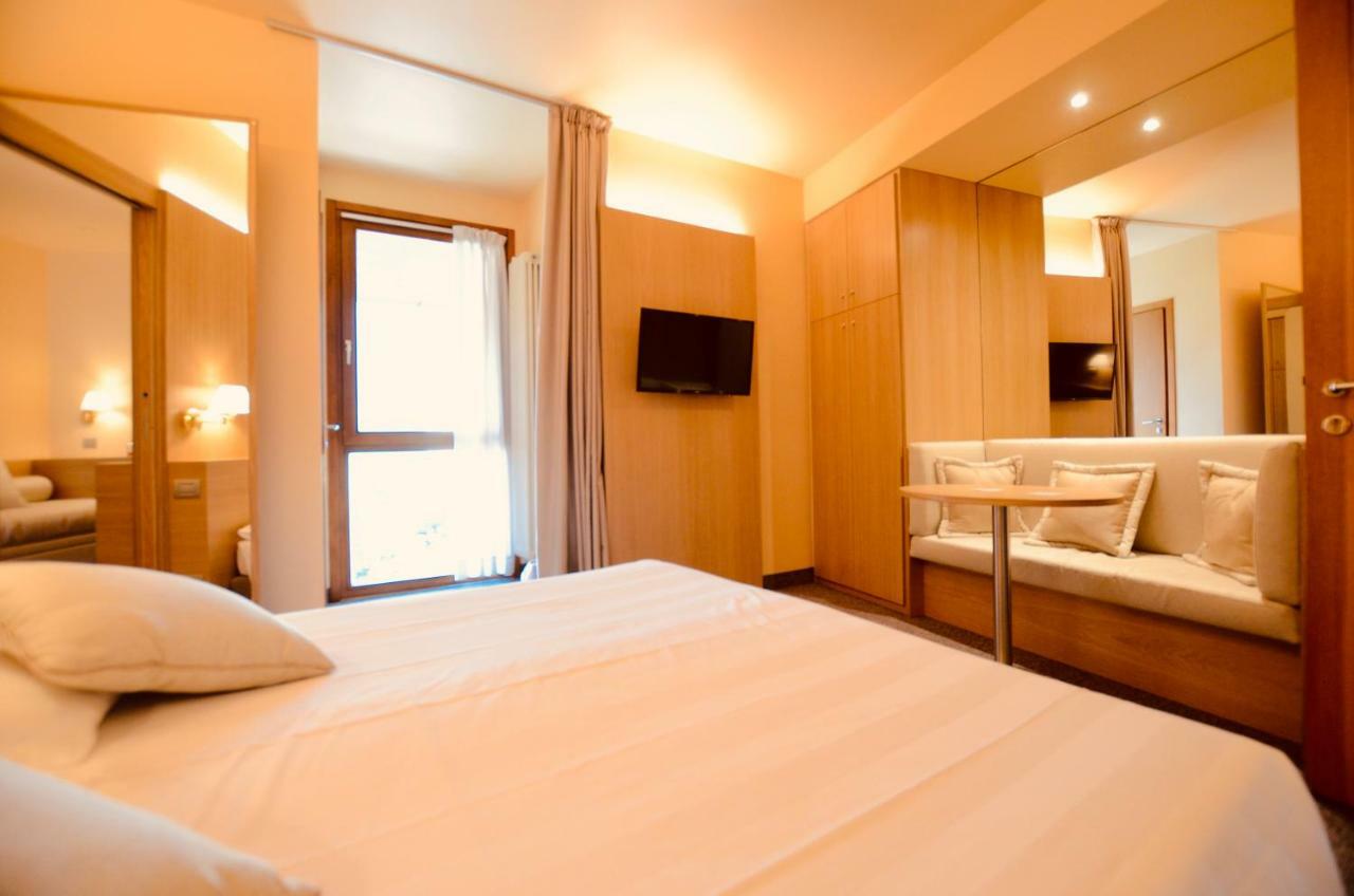 Albergo Sorriso Darfo Boario Terme ภายนอก รูปภาพ